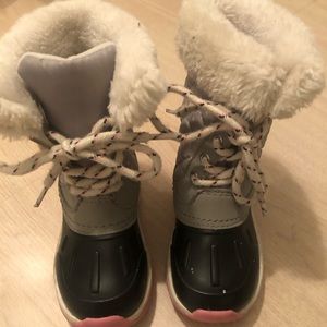 Girls size 8 snow boots